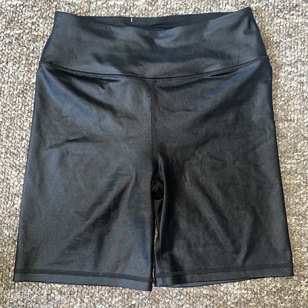 Victorias Secret SPORT Black Shiny Biker Shorts size small like new